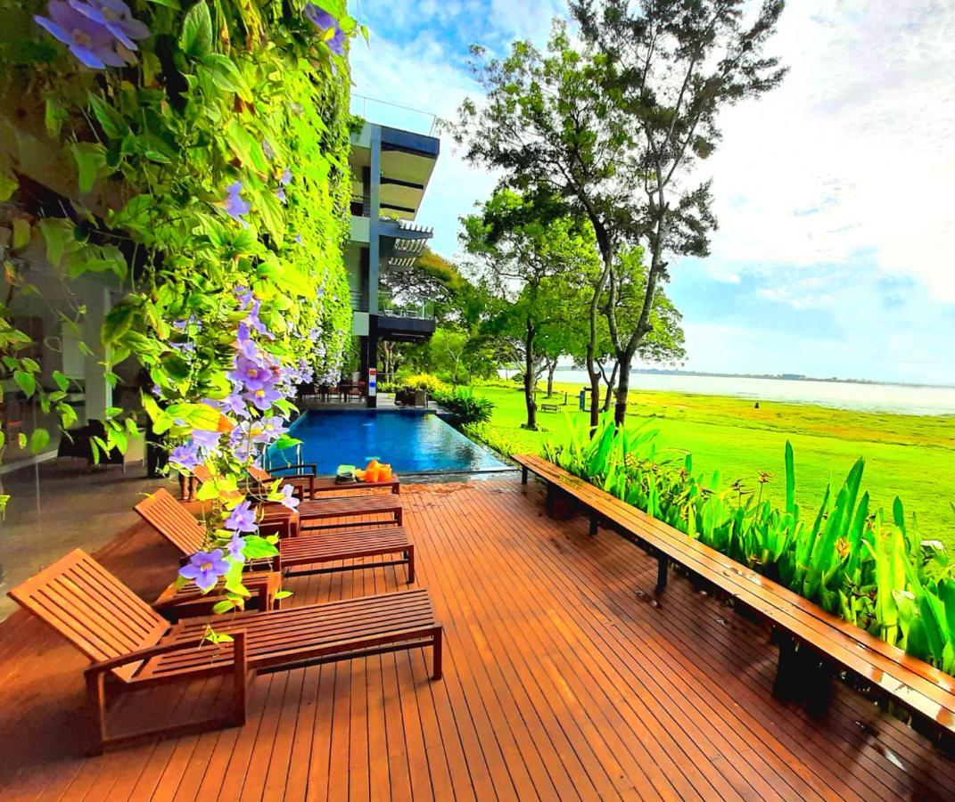 The Lake Forest Hotel Анурадхапура Экстерьер фото
