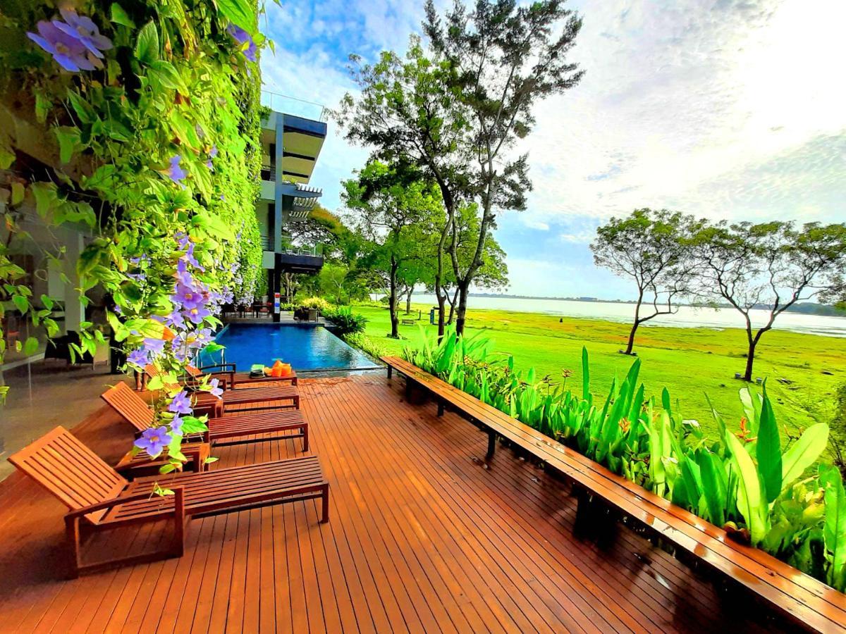 The Lake Forest Hotel Анурадхапура Экстерьер фото