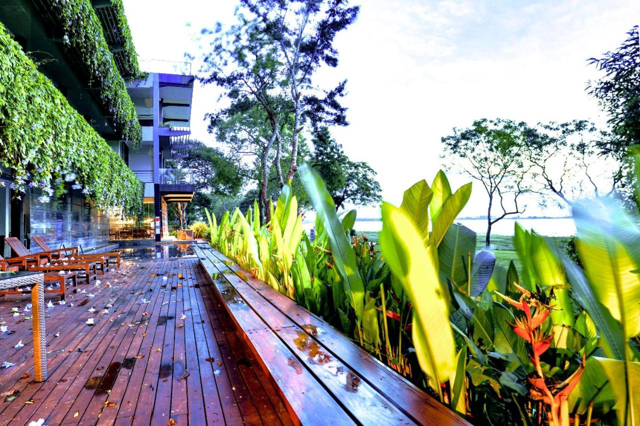 The Lake Forest Hotel Анурадхапура Экстерьер фото